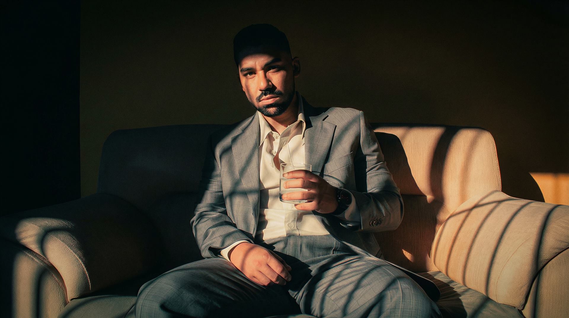 Jay Hoo em retrato noir para o site oficial
